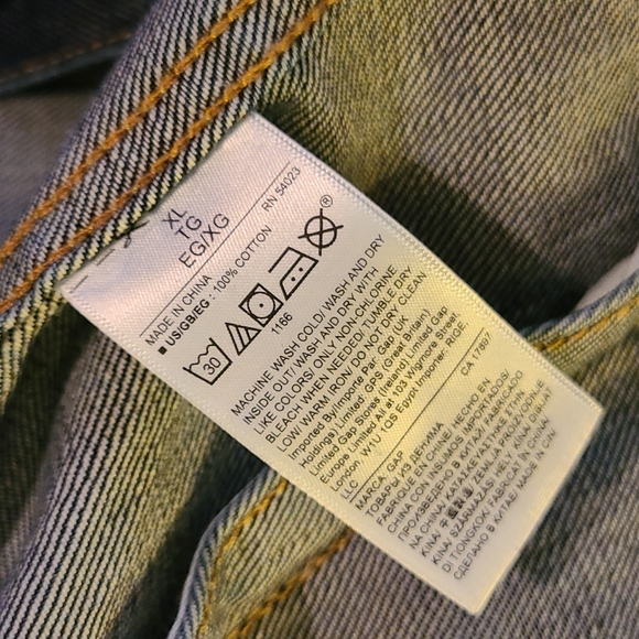 LIKE NEW Dark Wash Gap Denim Jacket - Picture 5 of 5